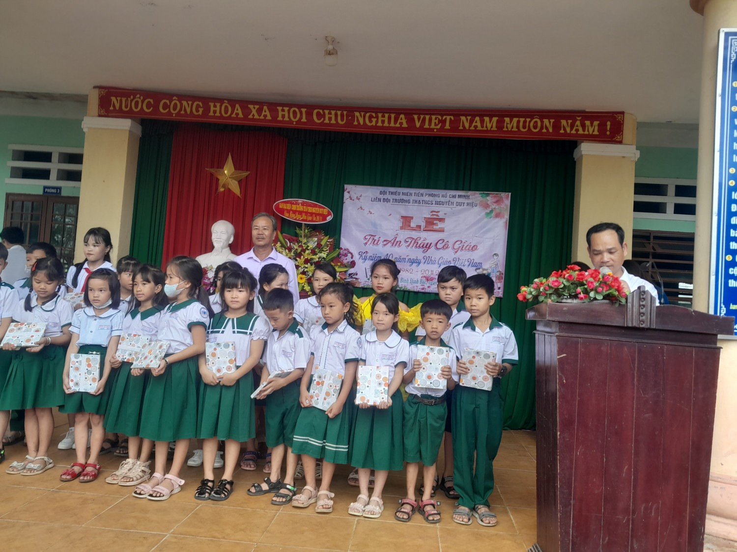 Liên đội Trường TH&THCS Nguyễn Duy Hiệu tổ chức lễ tri ân kỉ niệm 40 năm ngày nhà giáo Việt Nam 20/11.