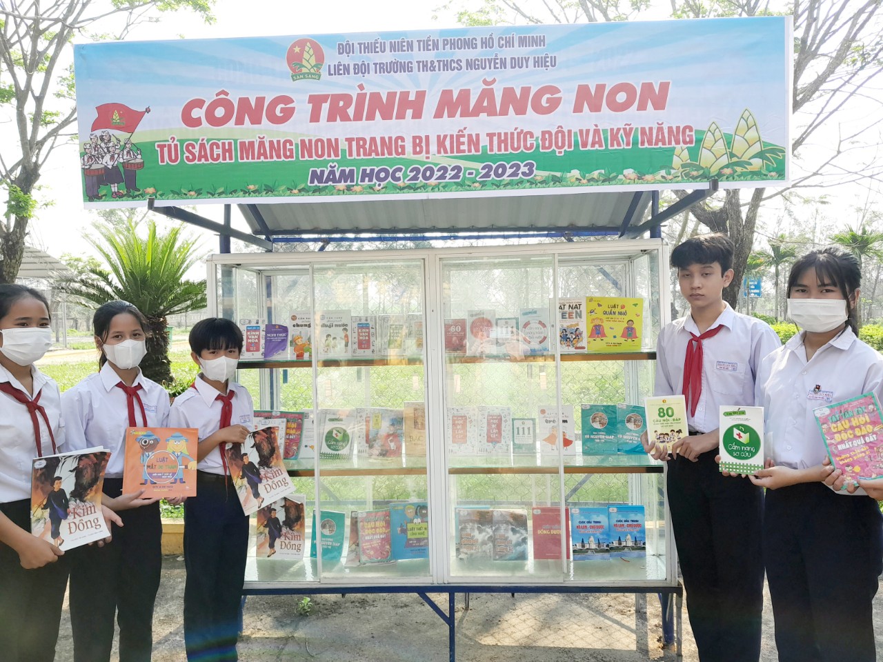 Liên đội Trường TH&THCS Nguyễn Duy Hiệu hoàn thành công trình măng non" Tủ sách măng non trang bị kiến thức Đội và kỹ năng cho Đội viên, nhi đồng" năm học 2022-2023