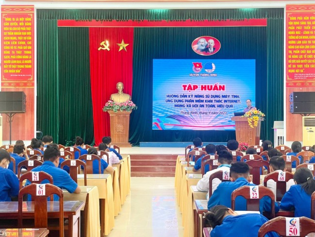 Huyện đoàn Thăng Bình tổ chức tập huấn hướng dẫn sử dụng internet và mạng xã hội an toàn