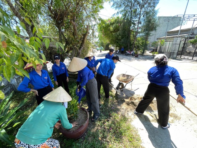 Đoàn xã Bình Triều chung tay xây dựng nông thôn mới