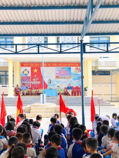 Liên đội TH Trưng Vương tổ chức tập huấn phòng chống tai nạn thương tích, đuối nước, kỹ năng sống cho học sinh và giới thiệu cuốn sách 108 chuyện vui đời thường của Bác Hồ.