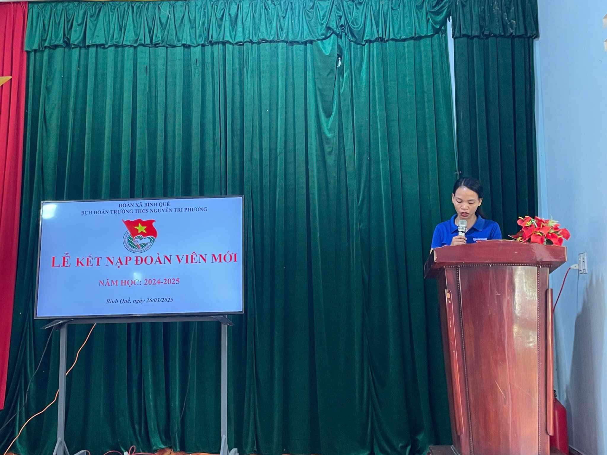 Đ/c Lê Thị Kim Oanh - BT đoàn xã phát biểu tại buổi lễ